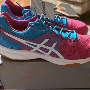 Asics women’s Gel sneakers Sz 7.5 NWT‎